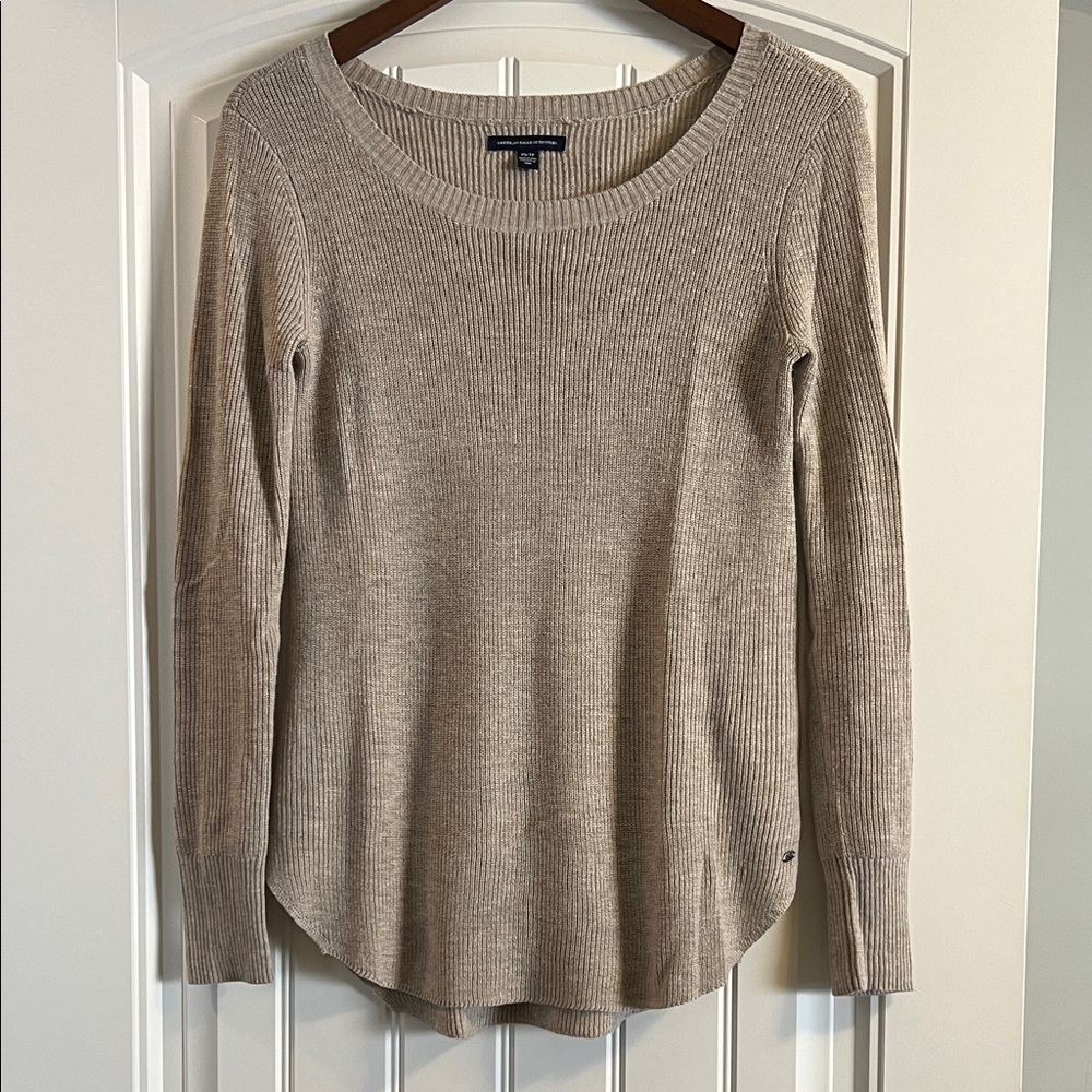 EUC American Eagle Outfitters Beige Long Sleeve Sweater Size XS